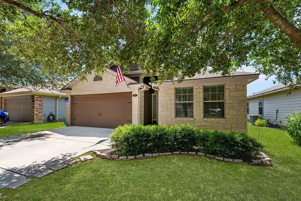 4 bed, 1805 sqft, $1,900 — Photo 3
