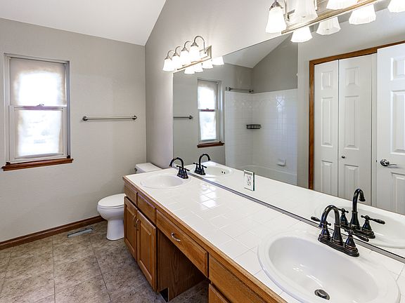 4th image of 15210 Steinbeck Ln