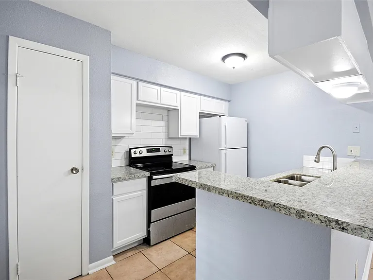 8918 Bissonnet St #112 — Photo 13