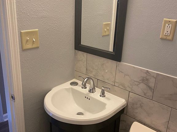 4th image of 2214 Bartholomew St