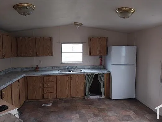 2 bed, $900 — Photo 3