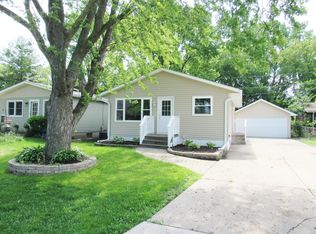 511 N Lakewood Ter, Round Lake, IL 60073