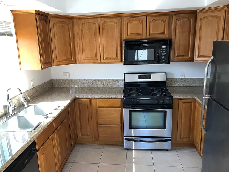 2611 Voorhees Ave #E — Photo 24