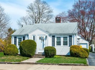 206 Bloomfield St, Pawtucket, RI 02861