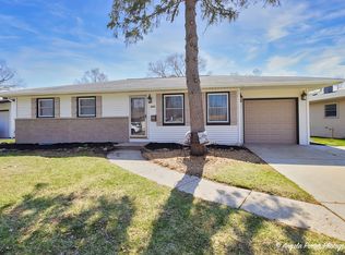 1005 Woodland Dr, Wheeling, IL 60090