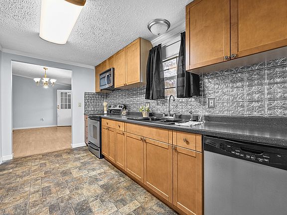 4th image of 261 Nantuckett Pl SW