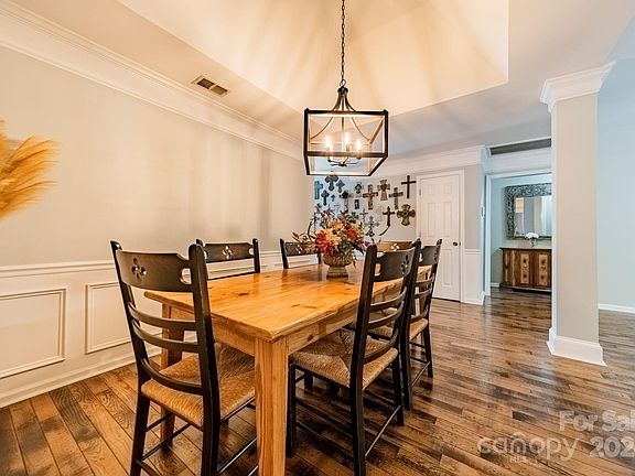 5th image of 13710 Glenford Pl