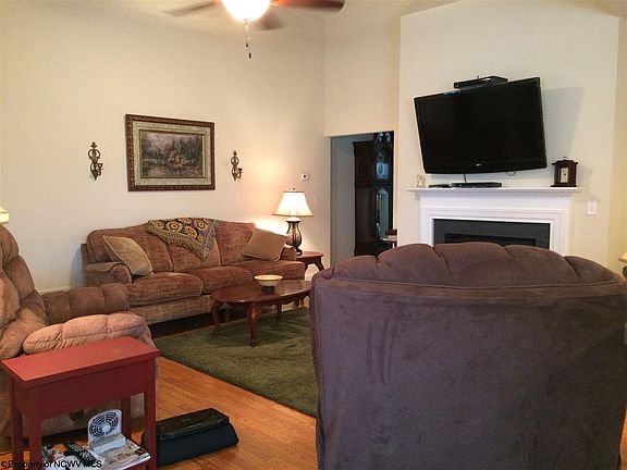 3rd image of 22 Ashbury Ln