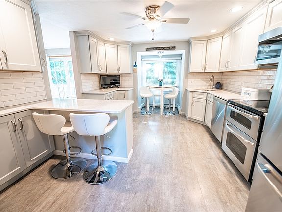4th image of 11 Fairview Ln