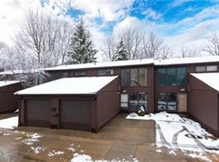 5570 Barton Rd #408, North olmsted, OH 44070