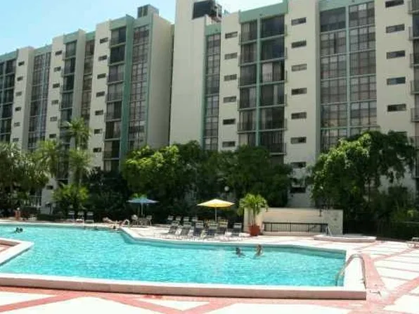 16919 N Bay Rd #527, North Miami Beach, FL 33160