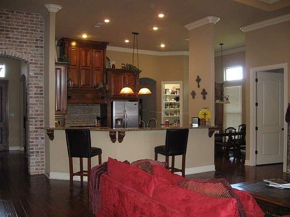 4th image of 2570 Amberwood Dr