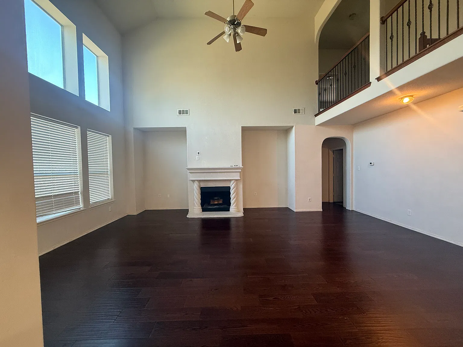 5 bed, 4576 sqft, $3,750 — Photo 4