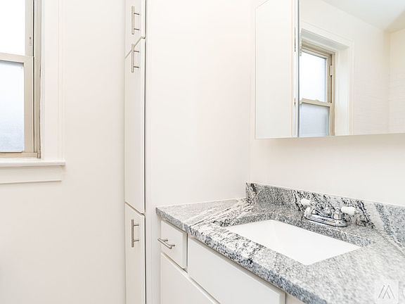 3rd image of 6634 N Glenwood Ave APT 3N