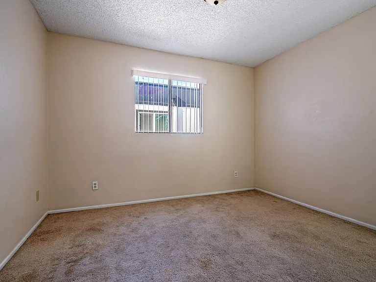 27-web-or-mls-1742 E Pepper Cir Apt 4--24_12132024