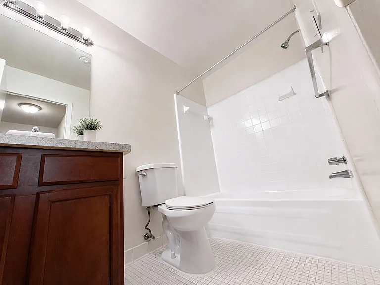 Village Oaks Apartments — Photo 7