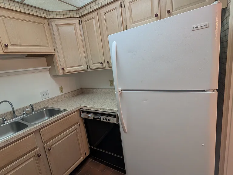 139 N Main St — Photo 9