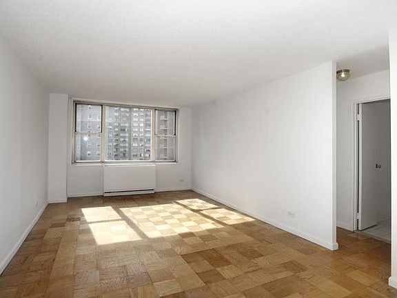 4th image of 166 E 34th St #2005