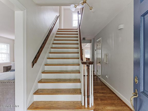 2nd image of 2426 Ashwood Dr