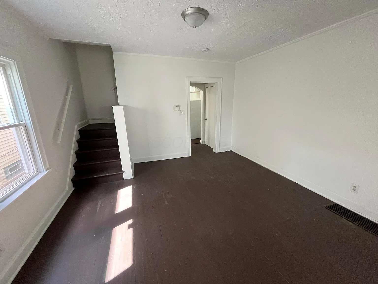3 bed, 1.0 bath, 2352 sqft, $1,250 — Photo 2