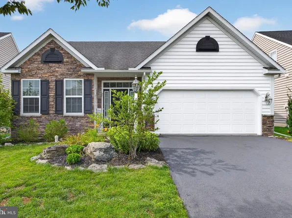 135 Goldenfield Dr, Lancaster, PA 17603