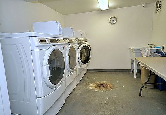 5th image of 2556 38th St APT 2R
