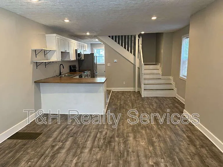 2921 N Delaware St — Photo 2