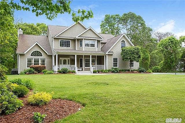 1st image of 14 Bay Woods Dr
