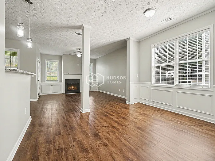 1060 Clairidge Ln — Photo 4