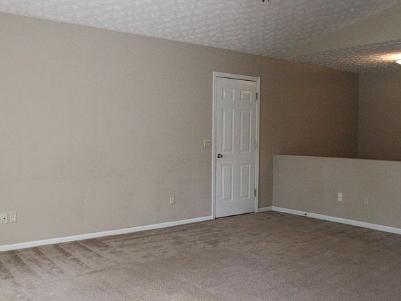 4th image of 69 Pamela Dr