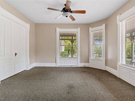 5th image of 637 College Ave