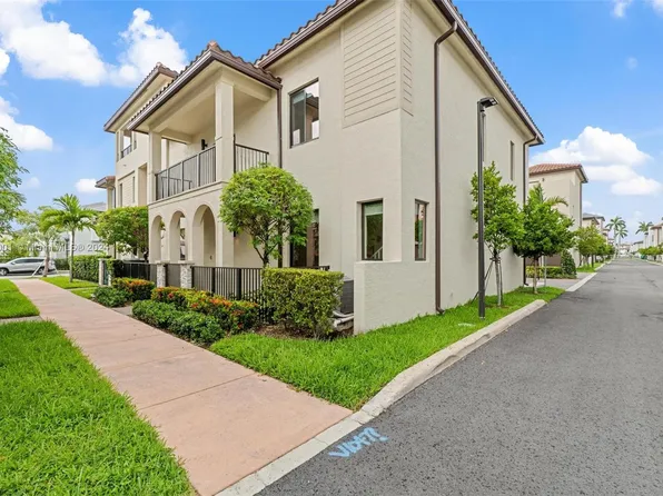 4785 NW 83rd Ct, Doral, FL 33166