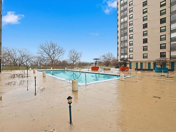 4th image of 5701 N Sheridan Rd APT 3E