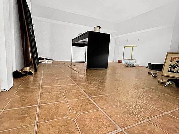 5th image of 457 W 46th St #5