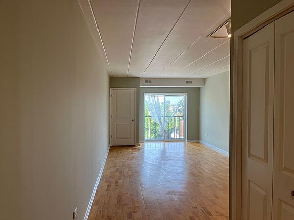 3rd image of 2272 S Archer Ave Unit 4B
