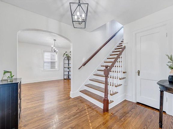 3rd image of 3035 Lombardy Ave NW