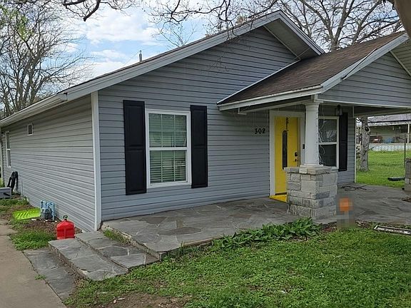 3rd image of 302 S Kaufman St