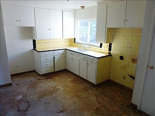 5th image of 1636 S Sacramento St