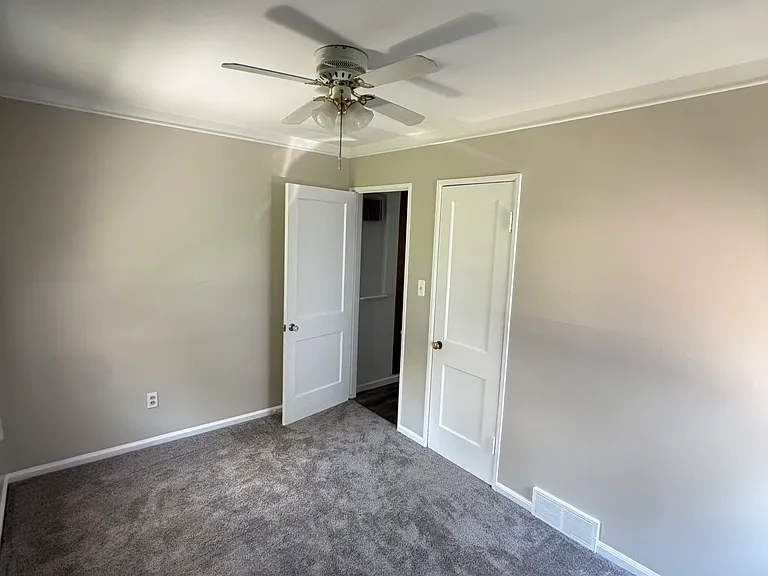 24087 Lehigh St — Photo 11