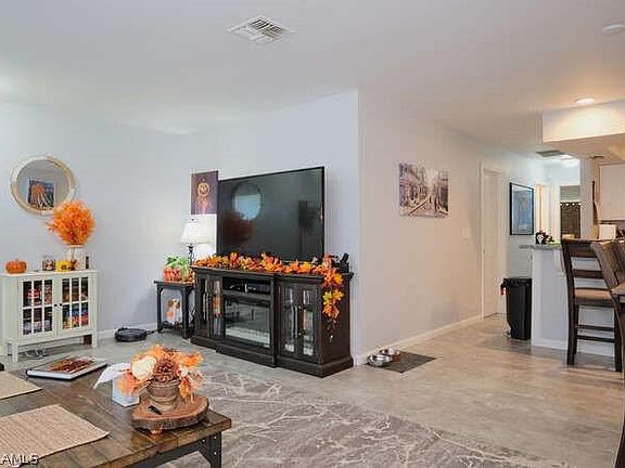 4th image of 4303 SW Santa Barbara Pl #4305