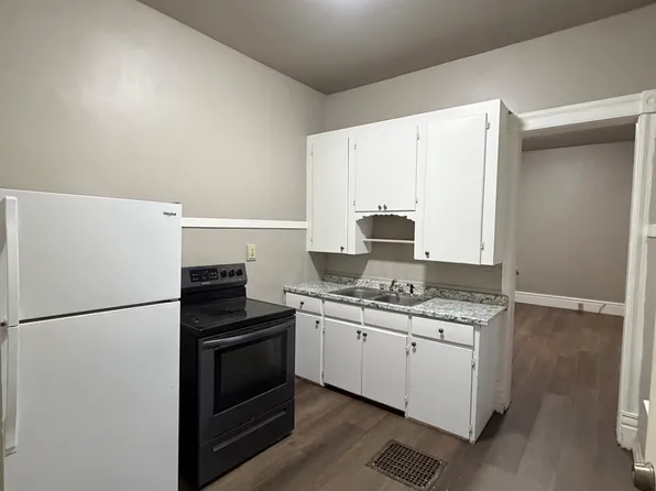 6018 14th Ave APT 3, Kenosha, WI 53143