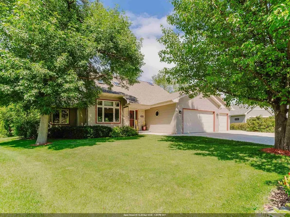 2355 Hickory Ct, Oshkosh, WI 54901