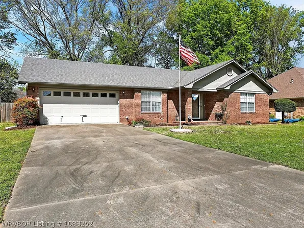 621 Meadowbrook Dr, Alma, AR 72921