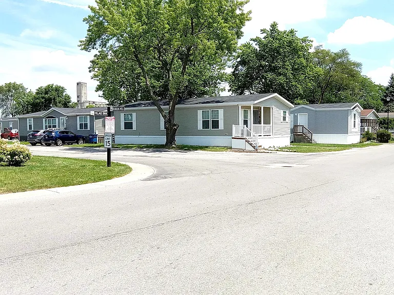 Reynolds Senior Village — Photo 9