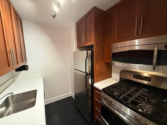 5th image of 888 8th Ave APT 12W
