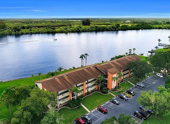 2nd image of 16200 Bay Pointe Blvd #305