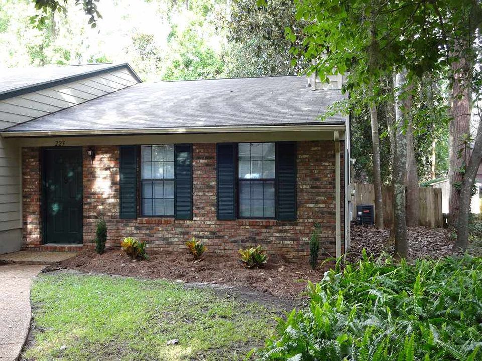 1st image of 223 Parkbrook Cir