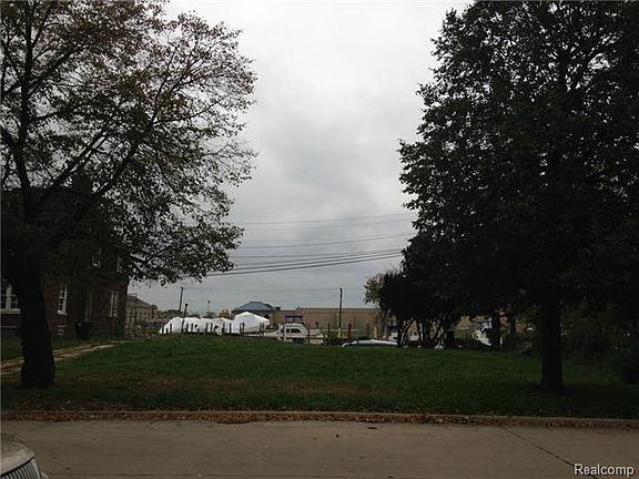 5th image of 470 Parkview Dr