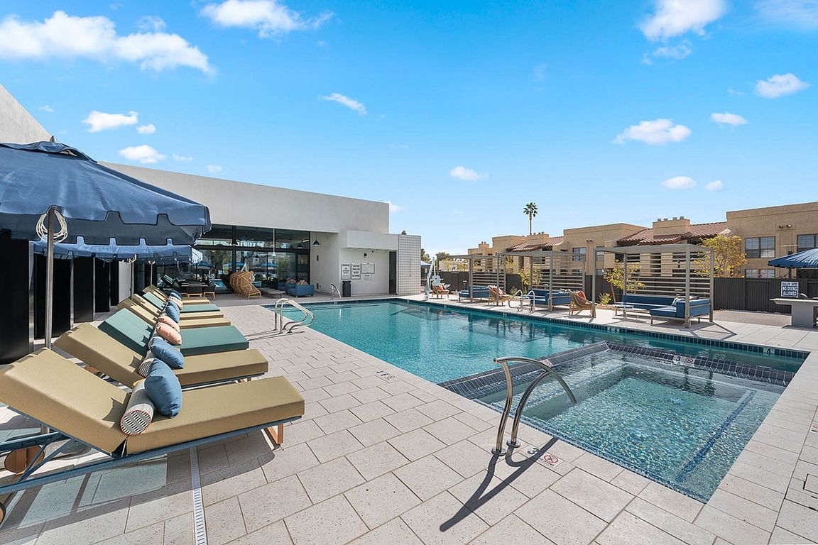 2121 - Pool
