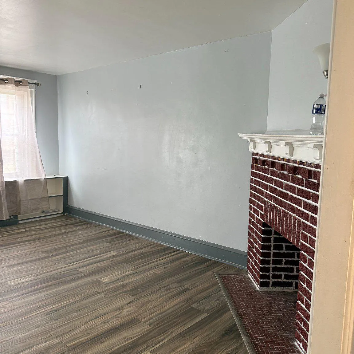 3 bed, 1.5 bath, 1256 sqft, $2,000 — Photo 3